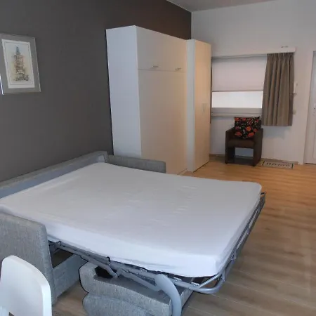 Royal Beach, Vernieuwde Studio Aan Het Strand, Knokke-Heist